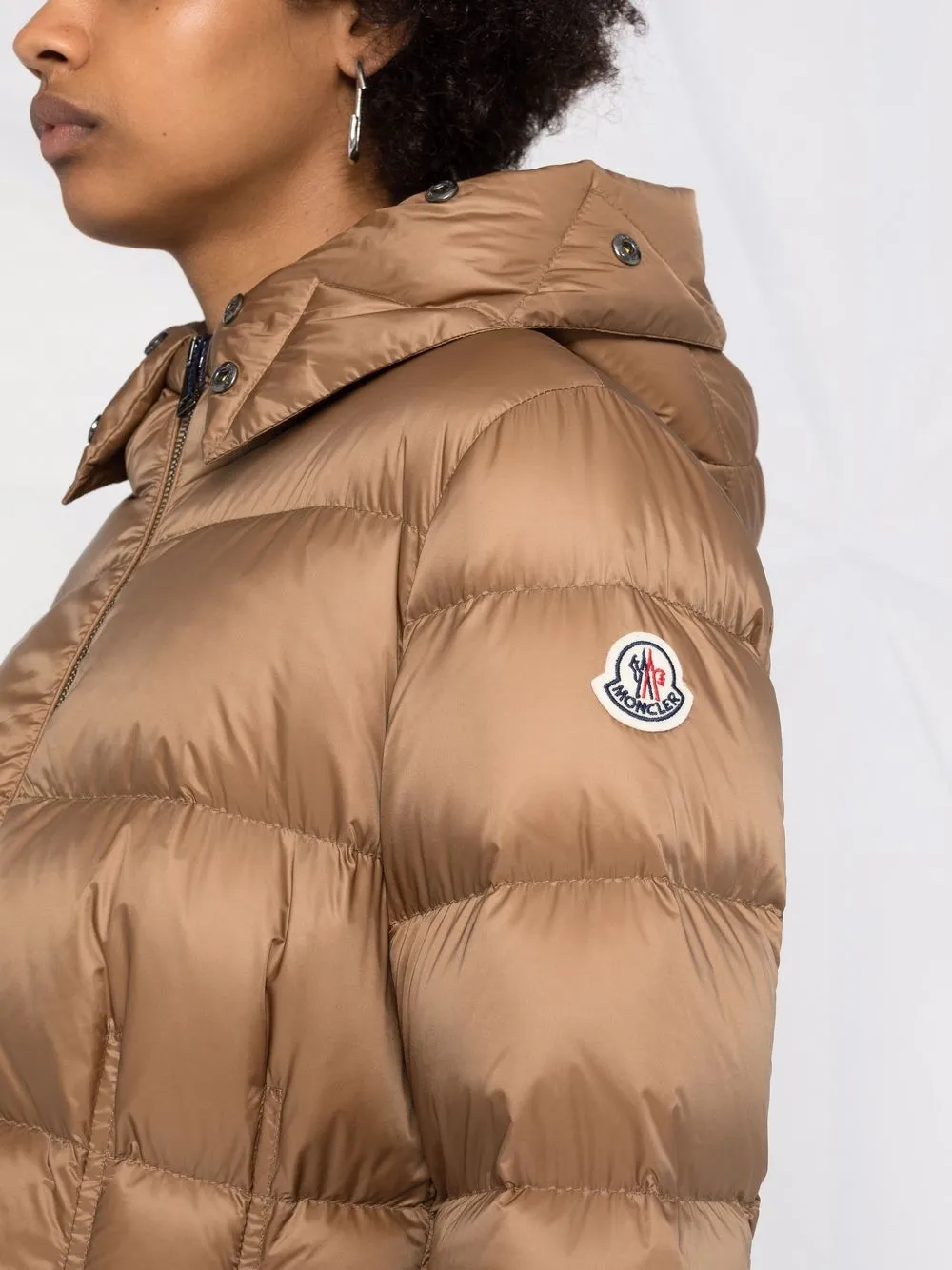 фото Moncler пуховик с нашивкой-логотипом