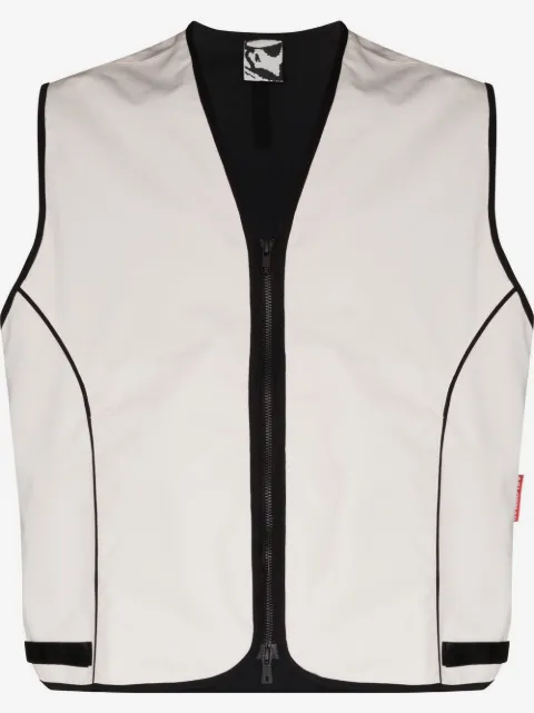 GR10K zip-fastening sleeveless jacket