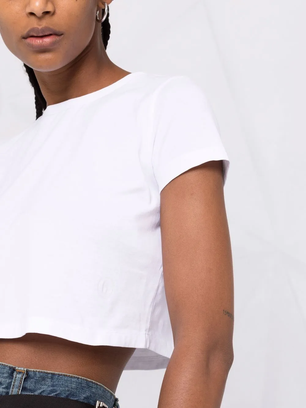 фото Mm6 maison margiela укороченная футболка