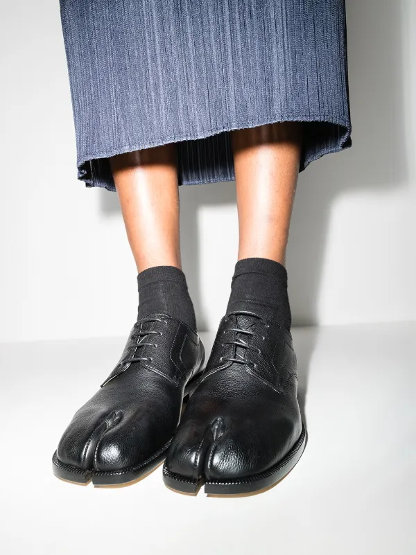 Tabi lace-up leather brogues