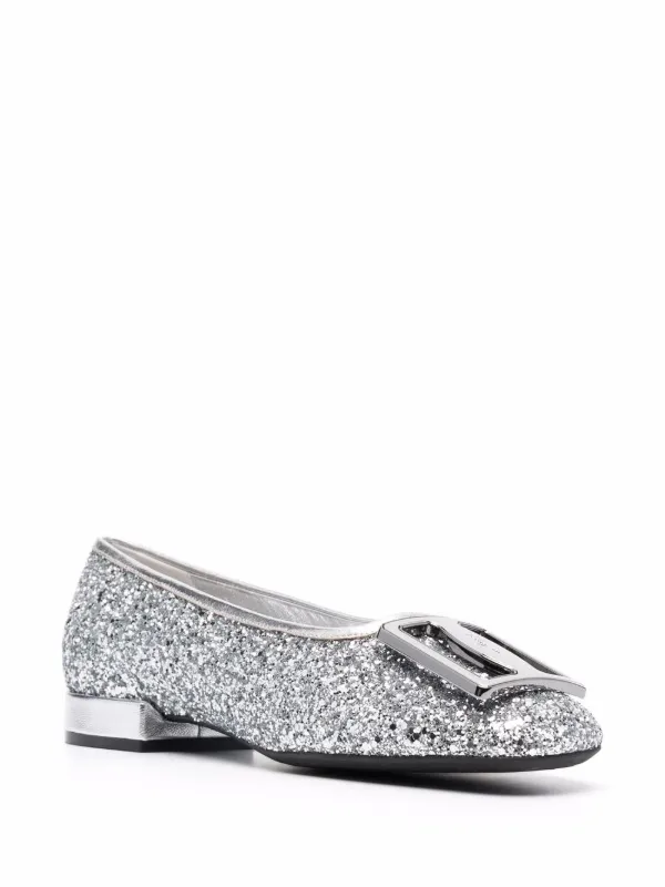 Ferragamo シルバー リボン フラットシューズ Ferragamo ロゴ フラットシューズ | シルバートーン | FARFETCH JP
