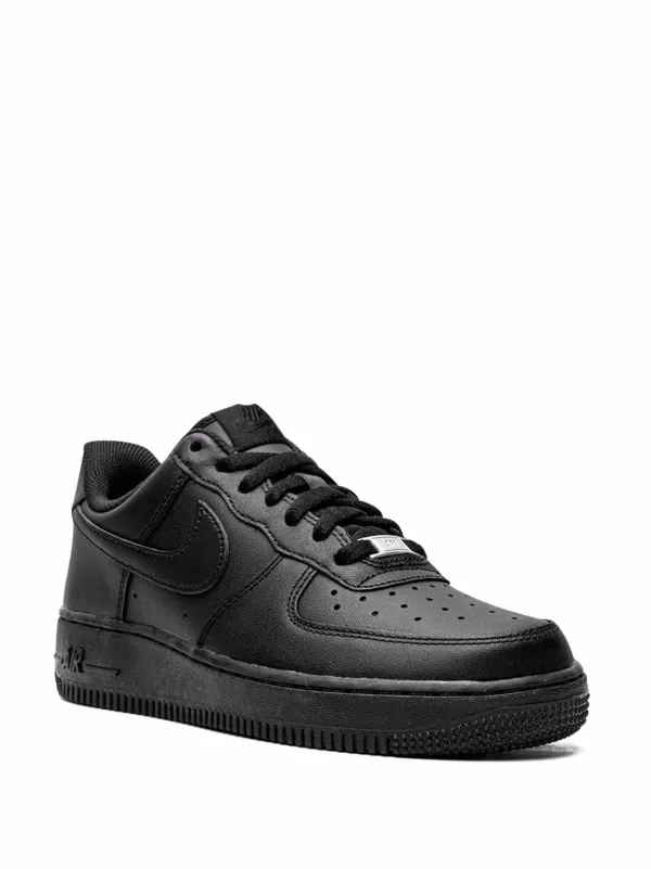 Fully black nike on sale shoes