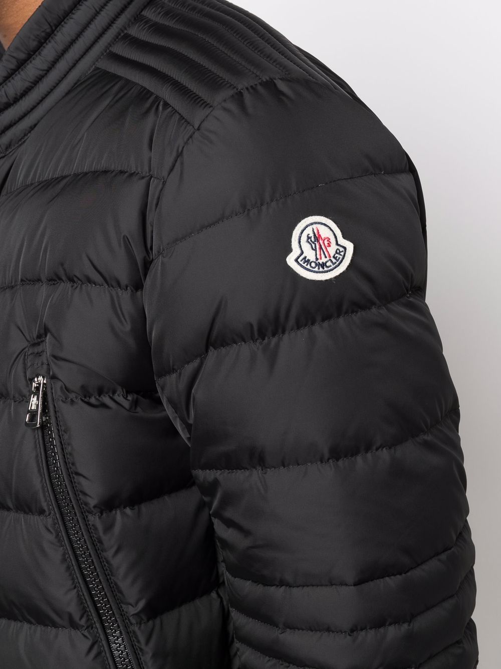 фото Moncler пуховик с нашивкой-логотипом