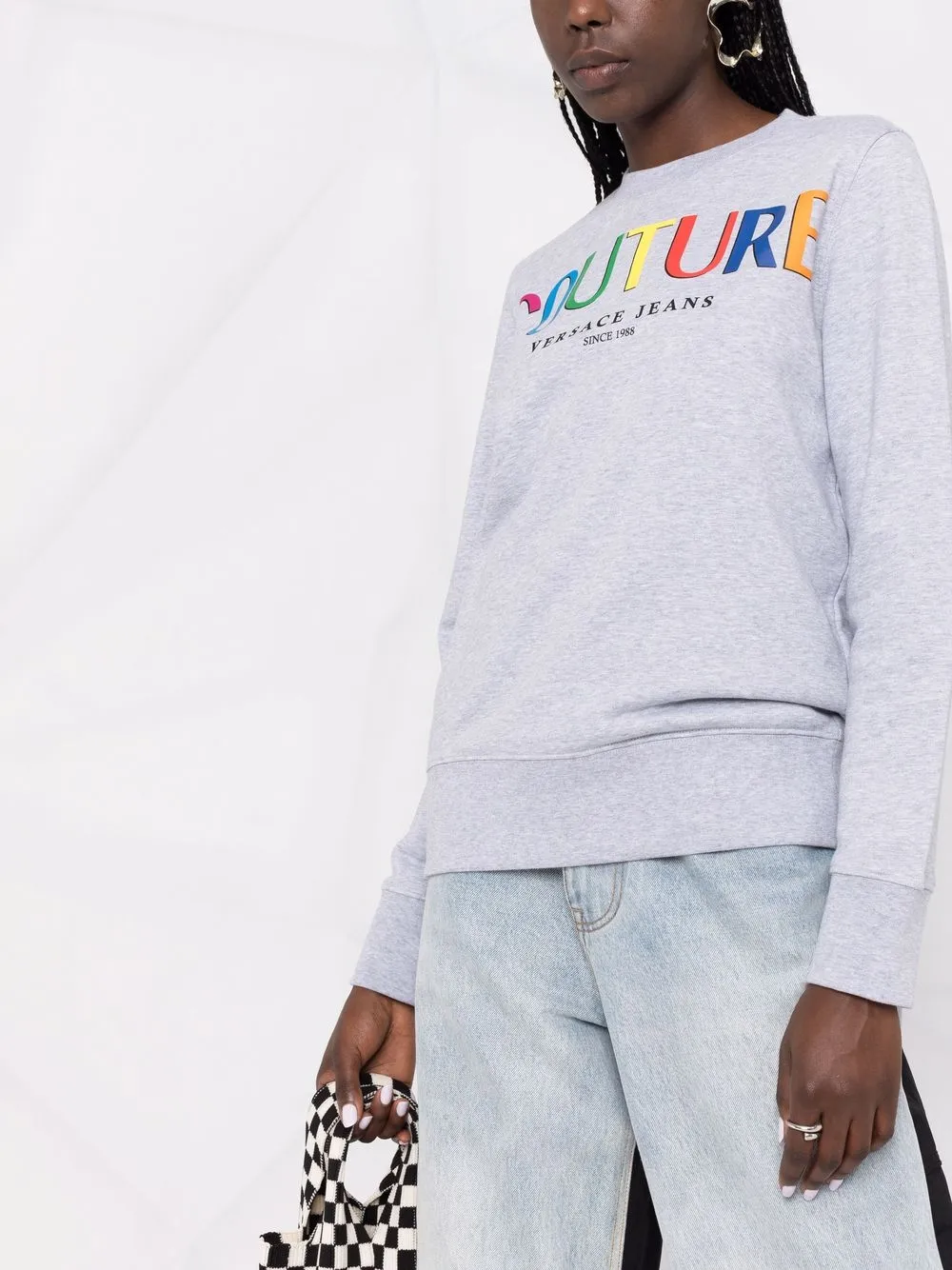 фото Versace jeans couture толстовка с приспущенными плечами и логотипом