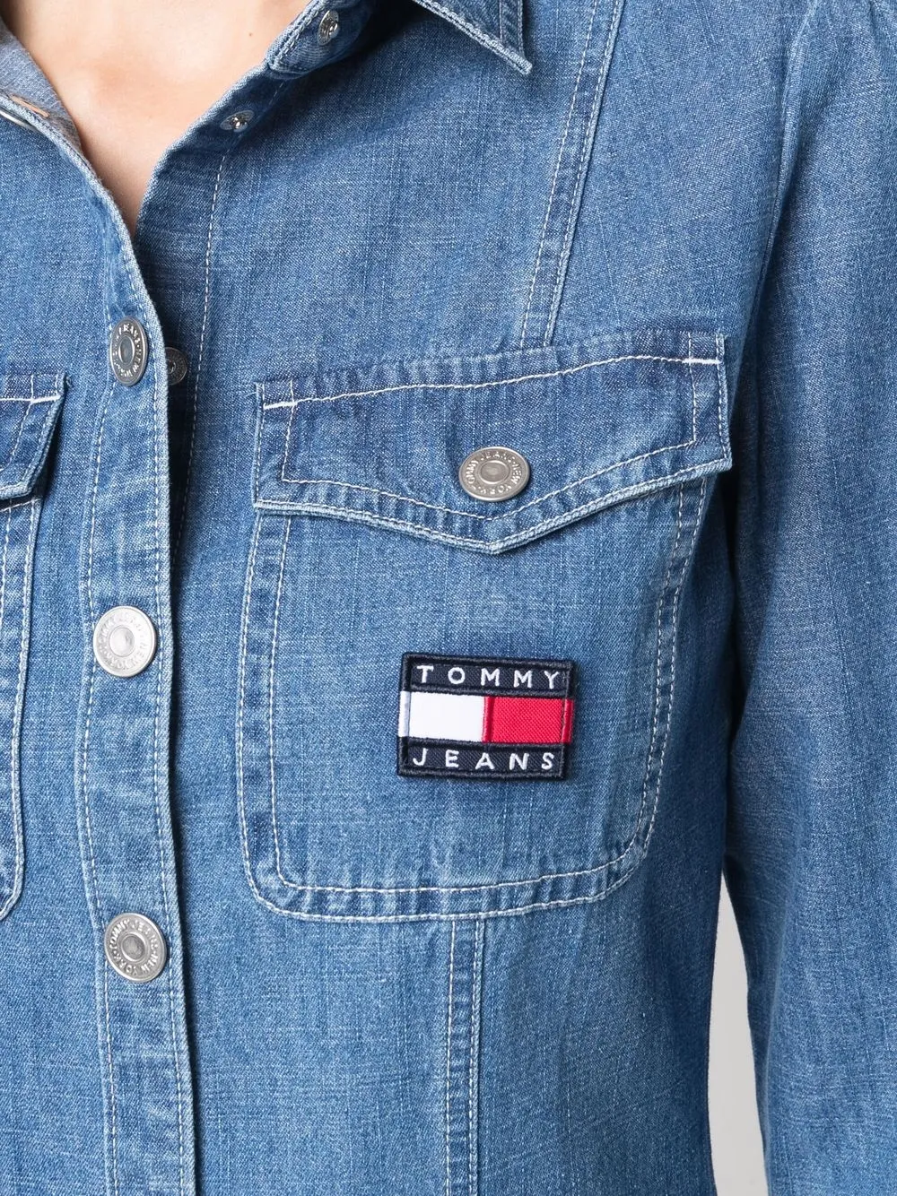 фото Tommy jeans джинсовое платье-рубашка tommy badge
