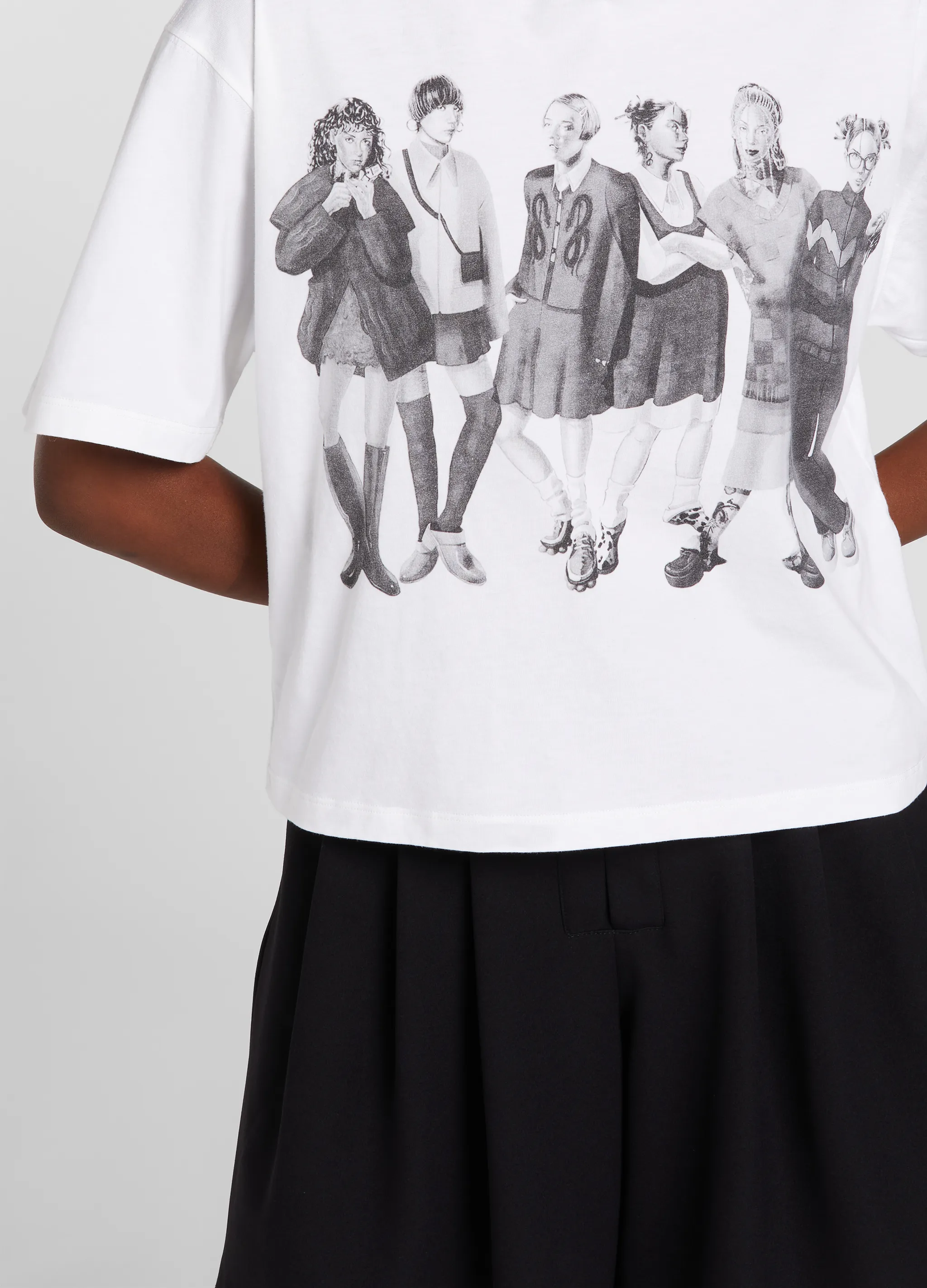 SCHOOL GIRLS CROPPED TEE