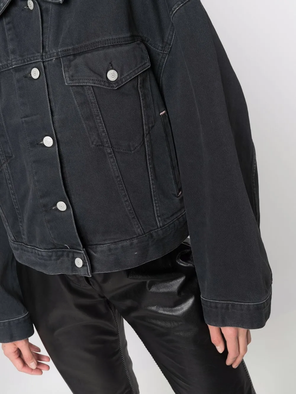 фото Acne studios джинсовая куртка с приспущенными плечами