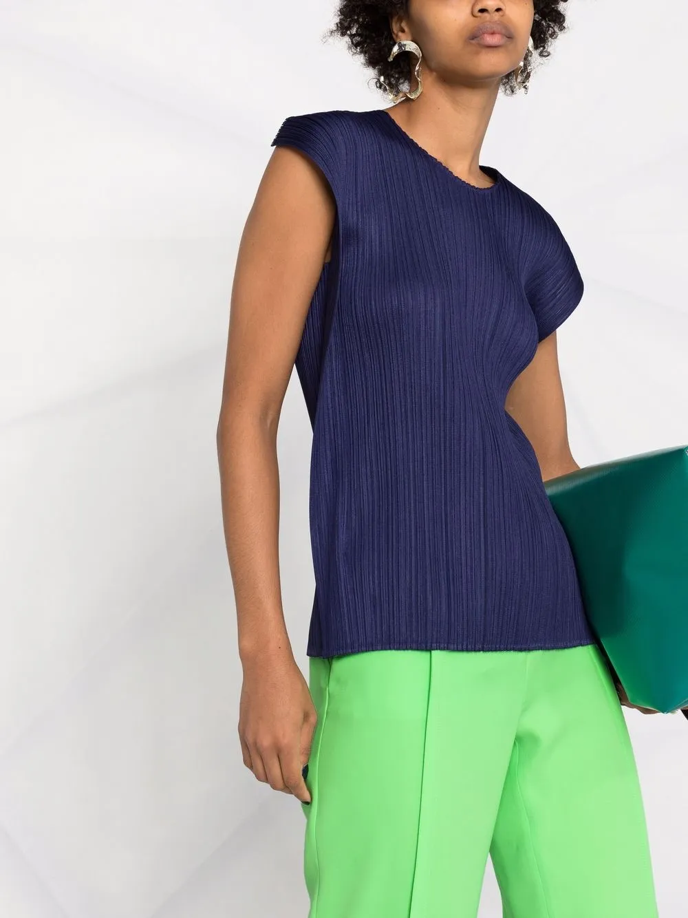 фото Pleats please issey miyake плиссированный топ без рукавов