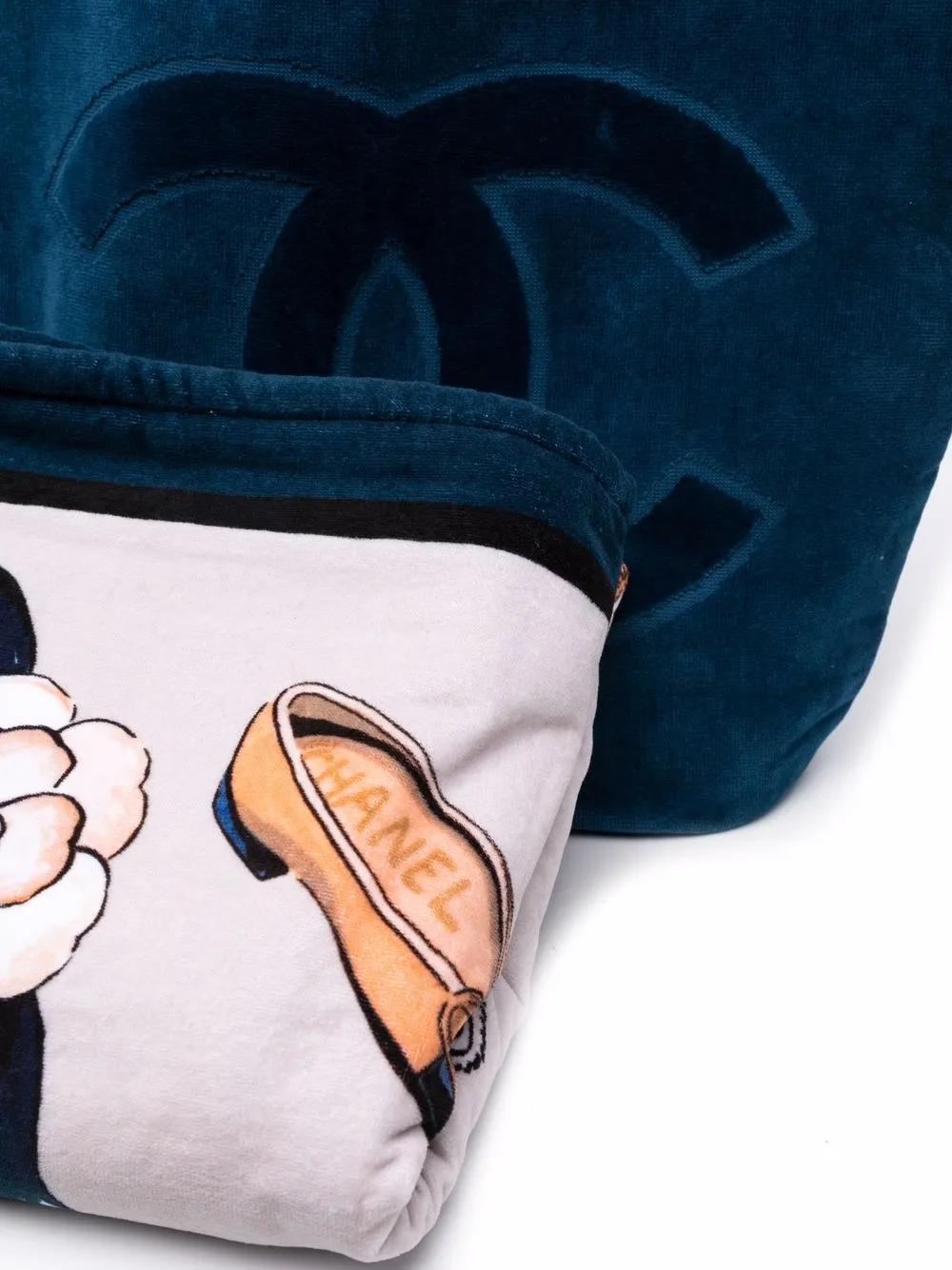 фото Chanel pre-owned пляжная сумка и покрывало 2020-х годов с логотипом cc