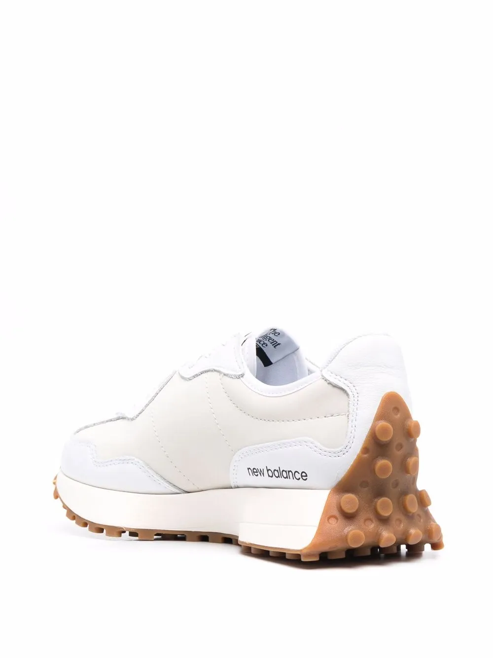 фото New balance кроссовки с нашивкой-логотипом