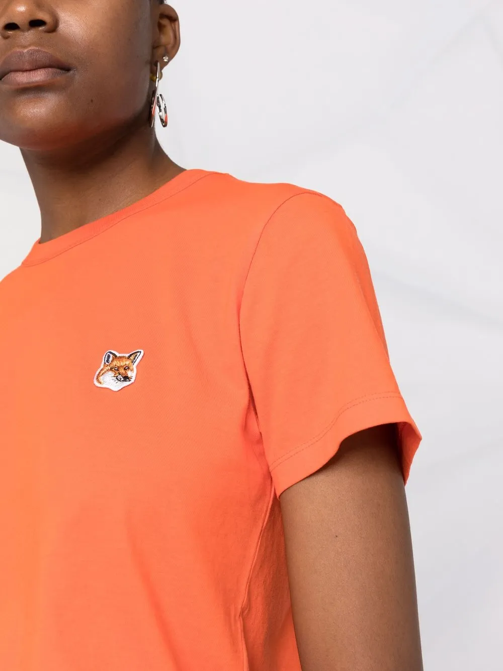 фото Maison kitsuné футболка с нашивкой