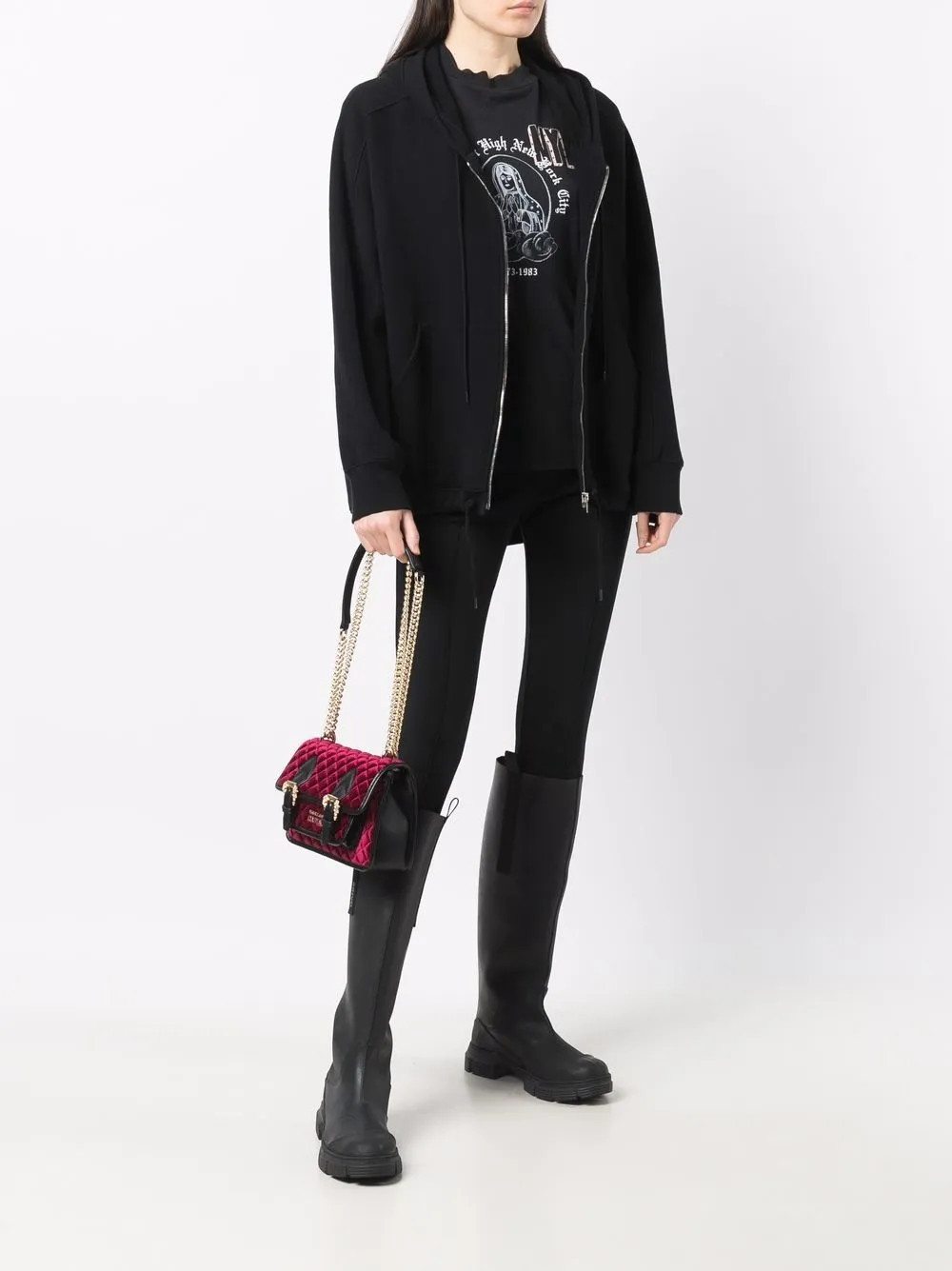 фото Versace jeans couture стеганая сумка через плечо