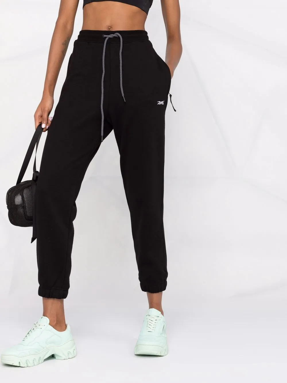 фото Reebok x victoria beckham спортивные брюки с вышитым логотипом