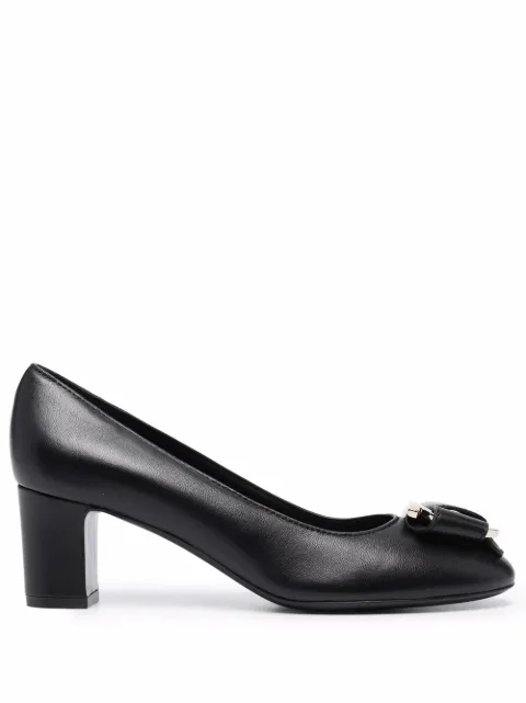 Ferragamo حذاء بكعب وزينة بروش