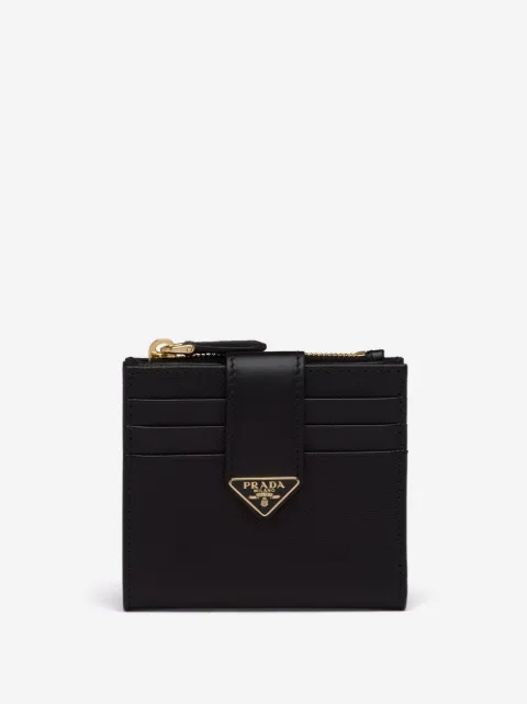 Prada cartera plegable con placa del logo