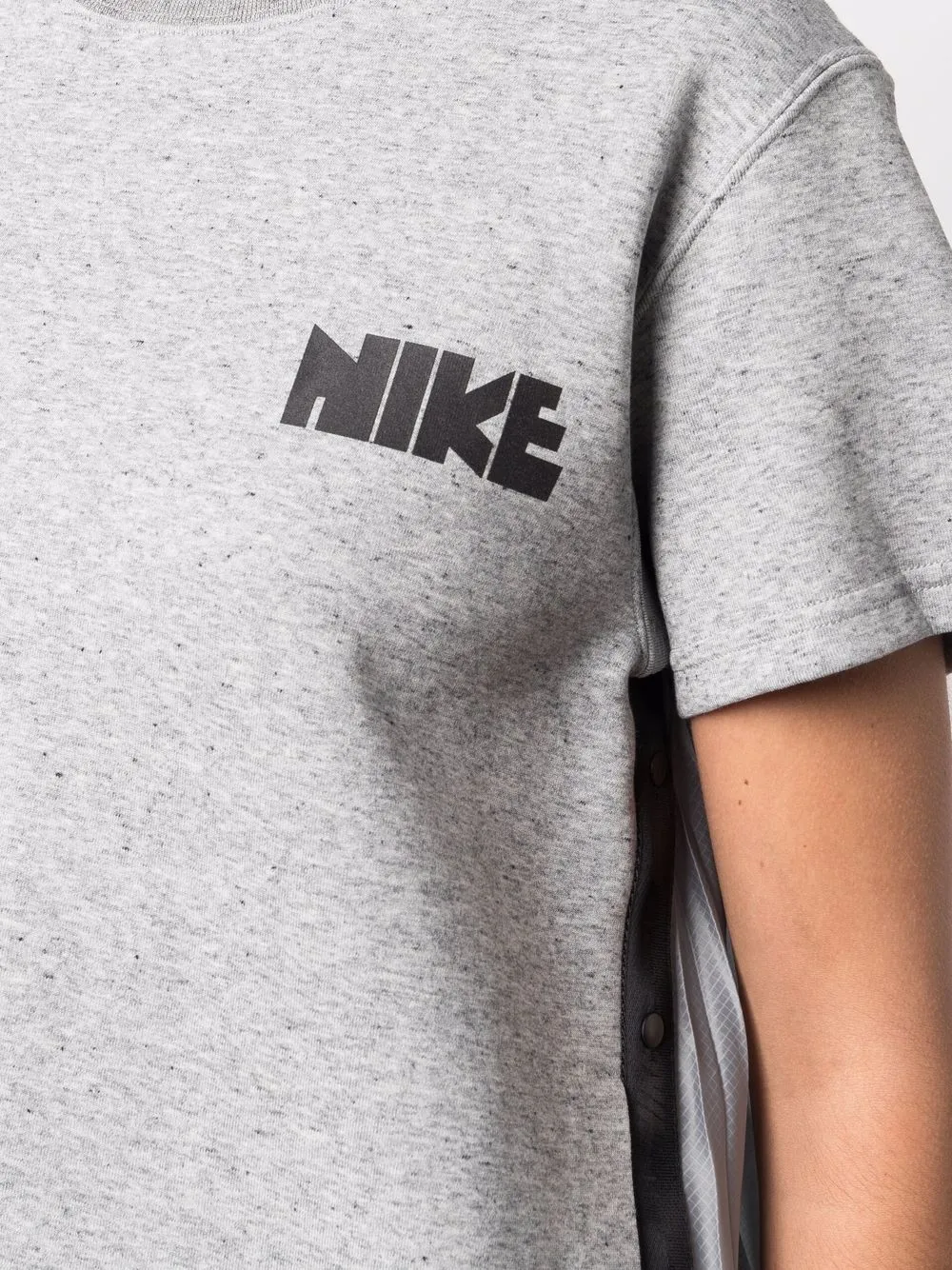 фото Nike футболка с плиссировкой из коллаборации с sacai