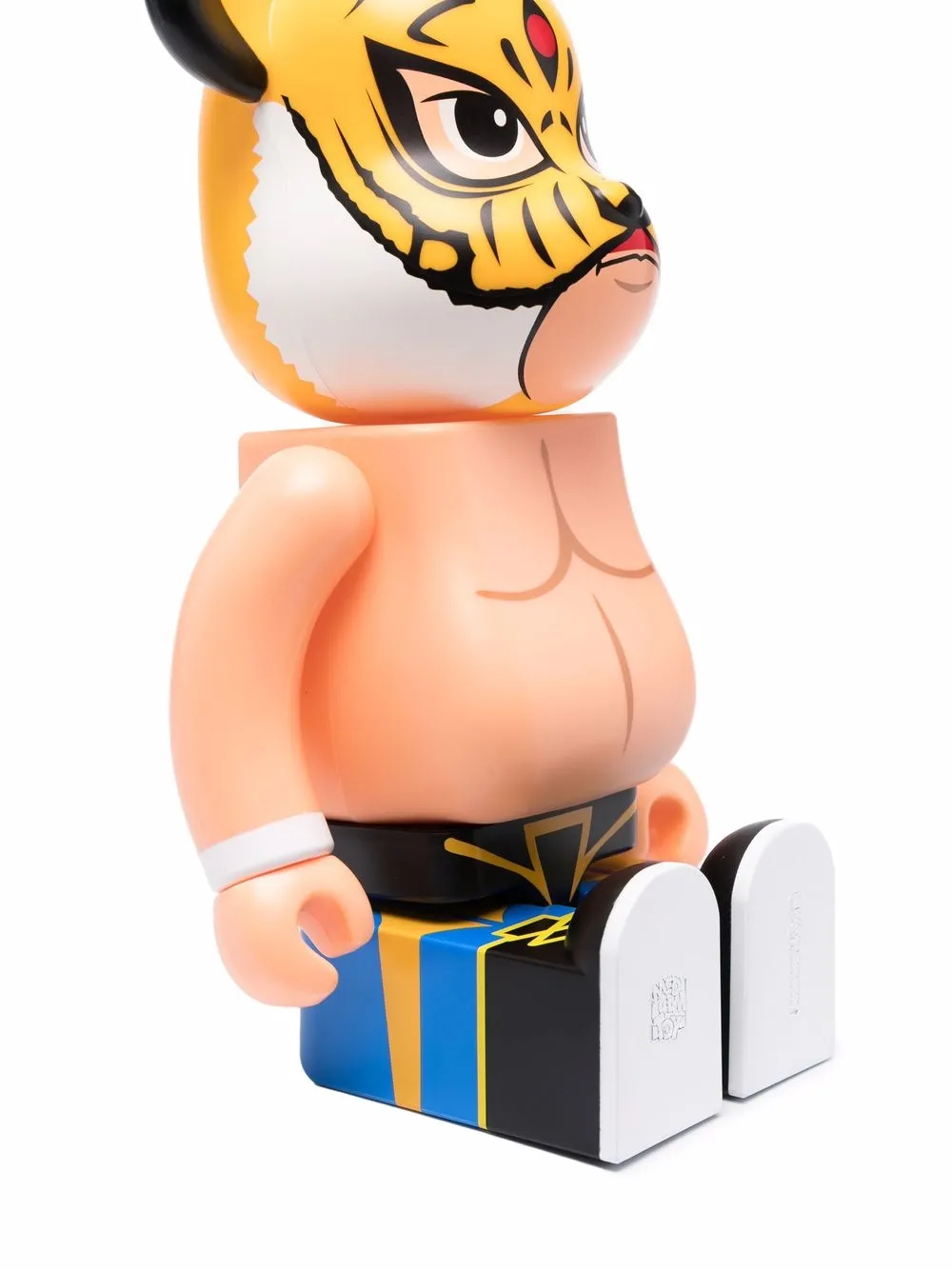 фото Medicom toy коллекционная фигурка 400% first generation tiger mask