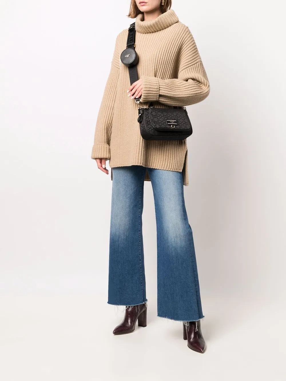 фото Bally сумка через плечо elenia среднего размера