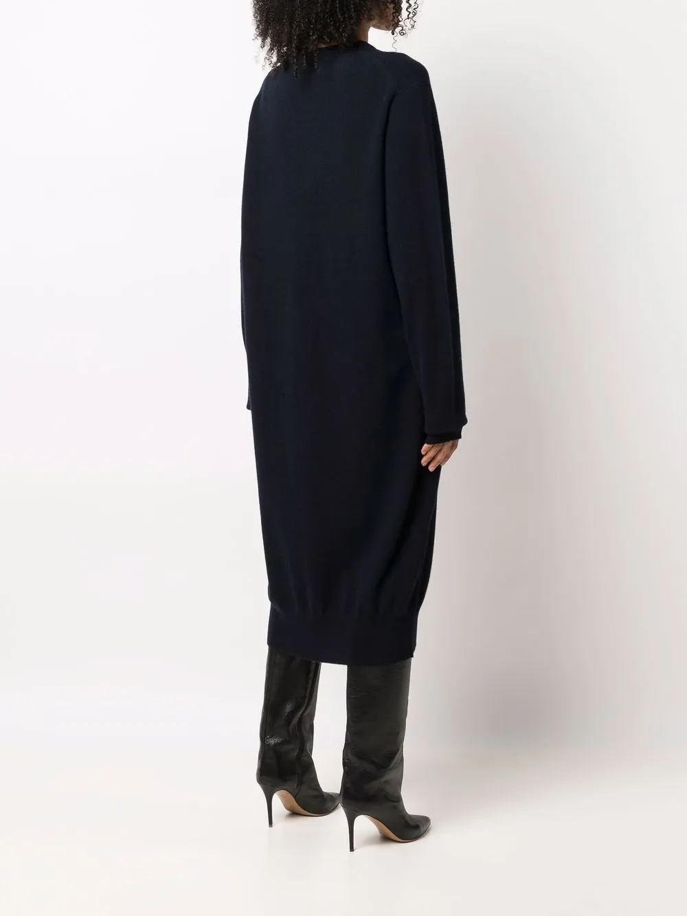 фото Extreme cashmere трикотажное платье макси с v-образным вырезом