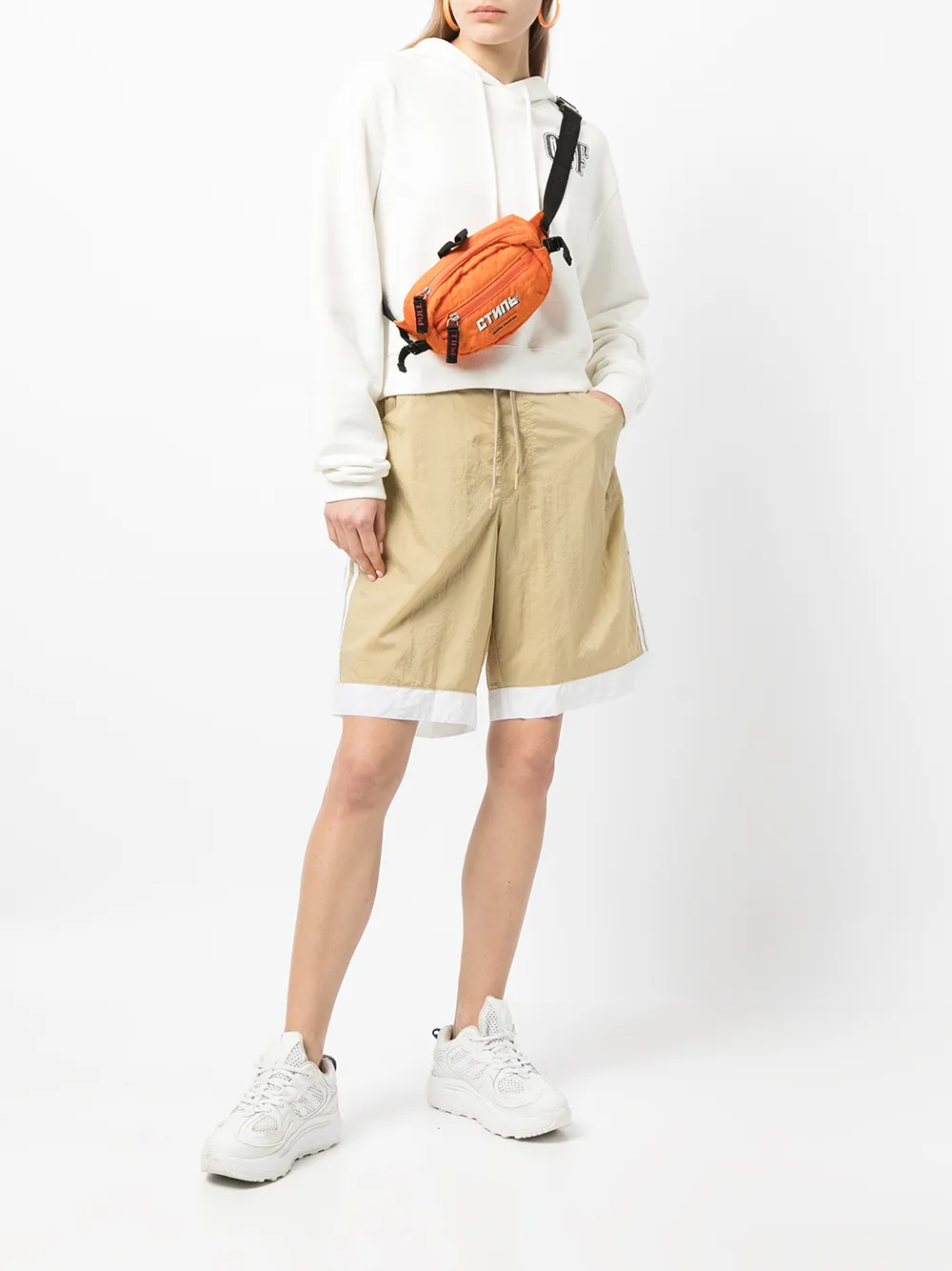 фото Adidas шорты в стиле милитари с нашивкой-логотипом