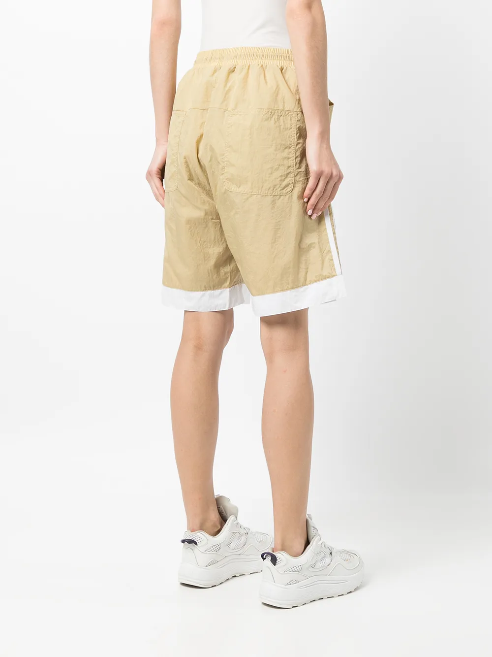 фото Adidas шорты в стиле милитари с нашивкой-логотипом