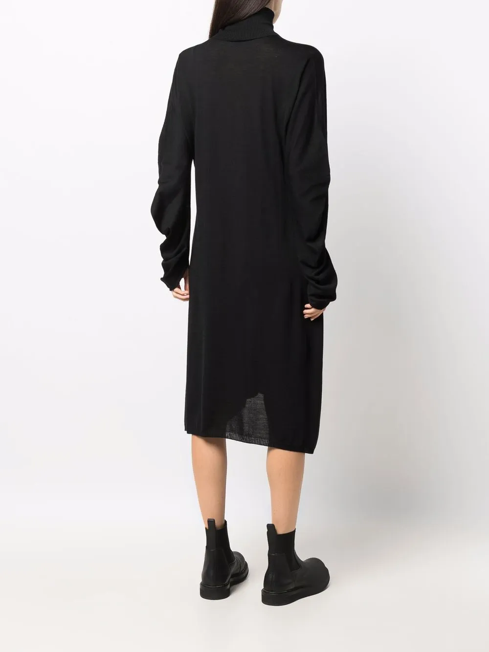 фото Issey miyake платье с высоким воротником и длинными рукавами