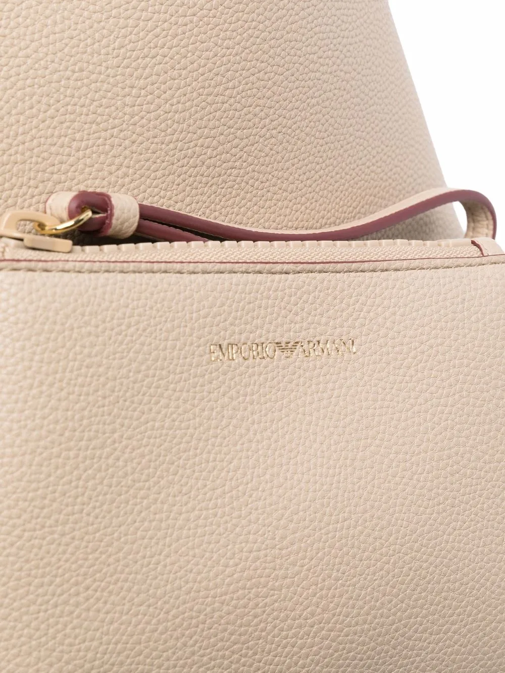 фото Emporio armani сумка на плечо с тисненым логотипом