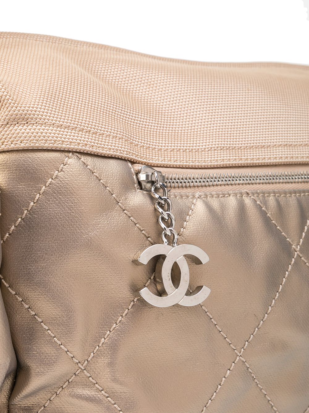 фото Chanel pre-owned стеганая сумка на плечо с логотипом cc