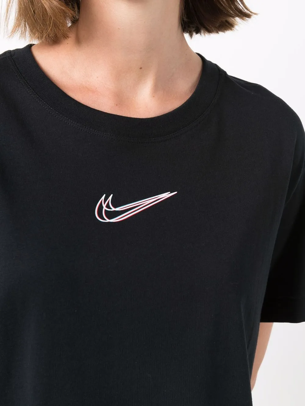 фото Nike укороченная футболка с логотипом swoosh