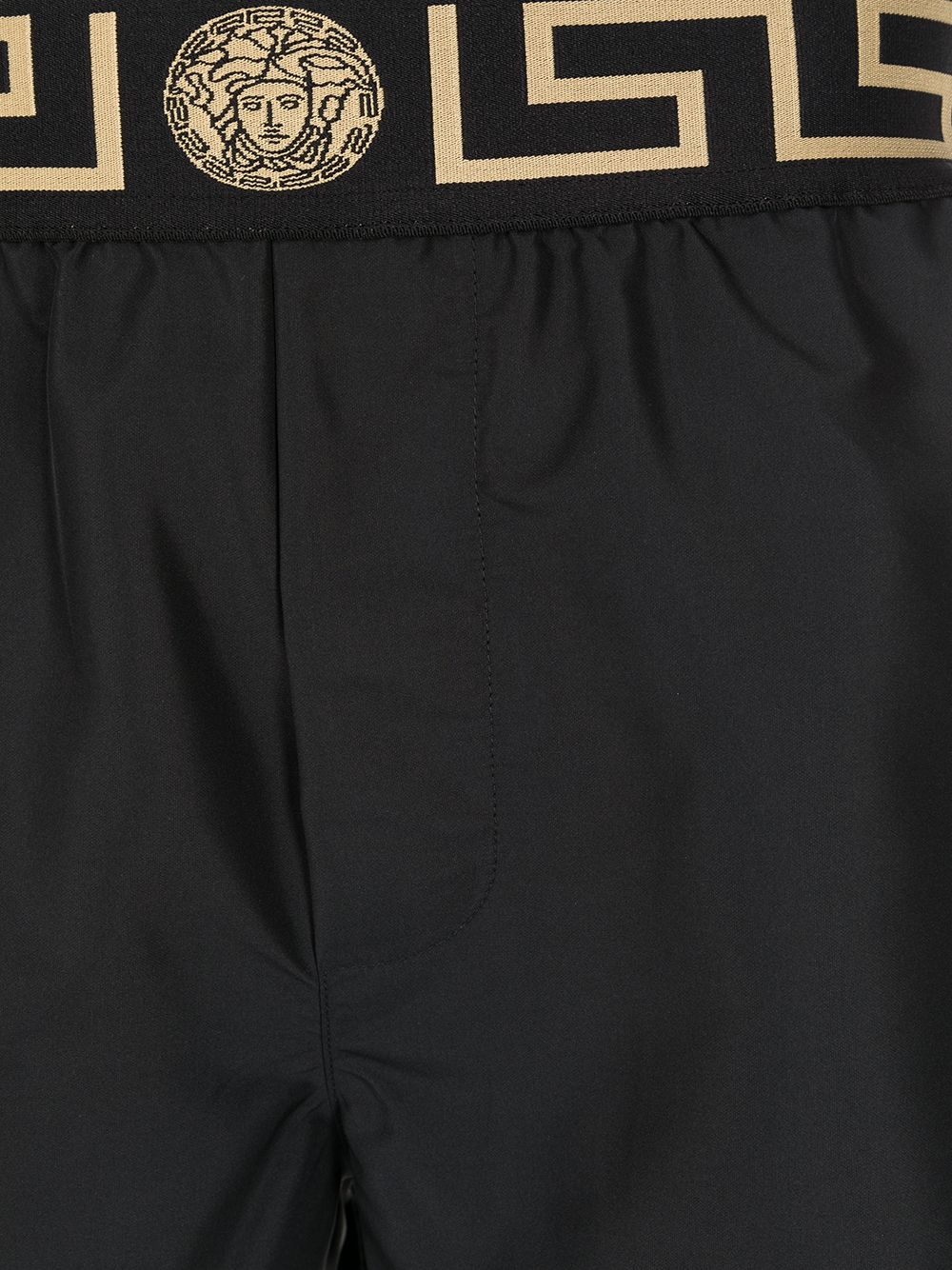 фото Versace плавки-шорты с узором greca