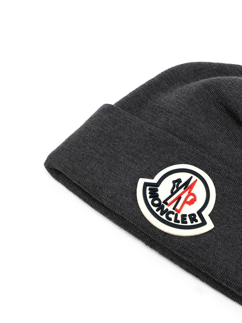 фото Moncler шерстяная шапка бини с нашивкой-логотипом