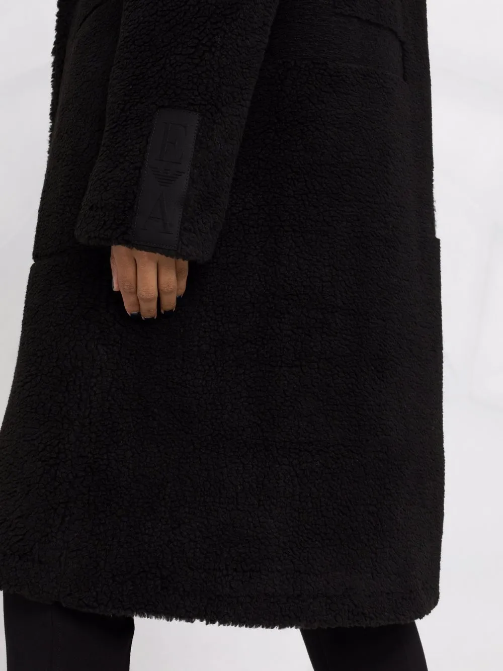 фото Emporio armani пальто миди с тисненым логотипом