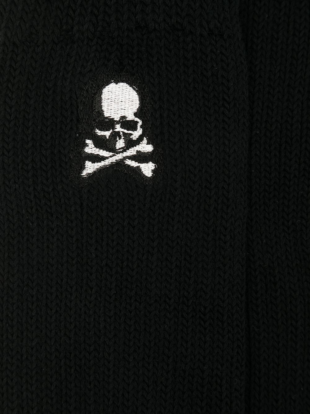 skull-embroidered socks