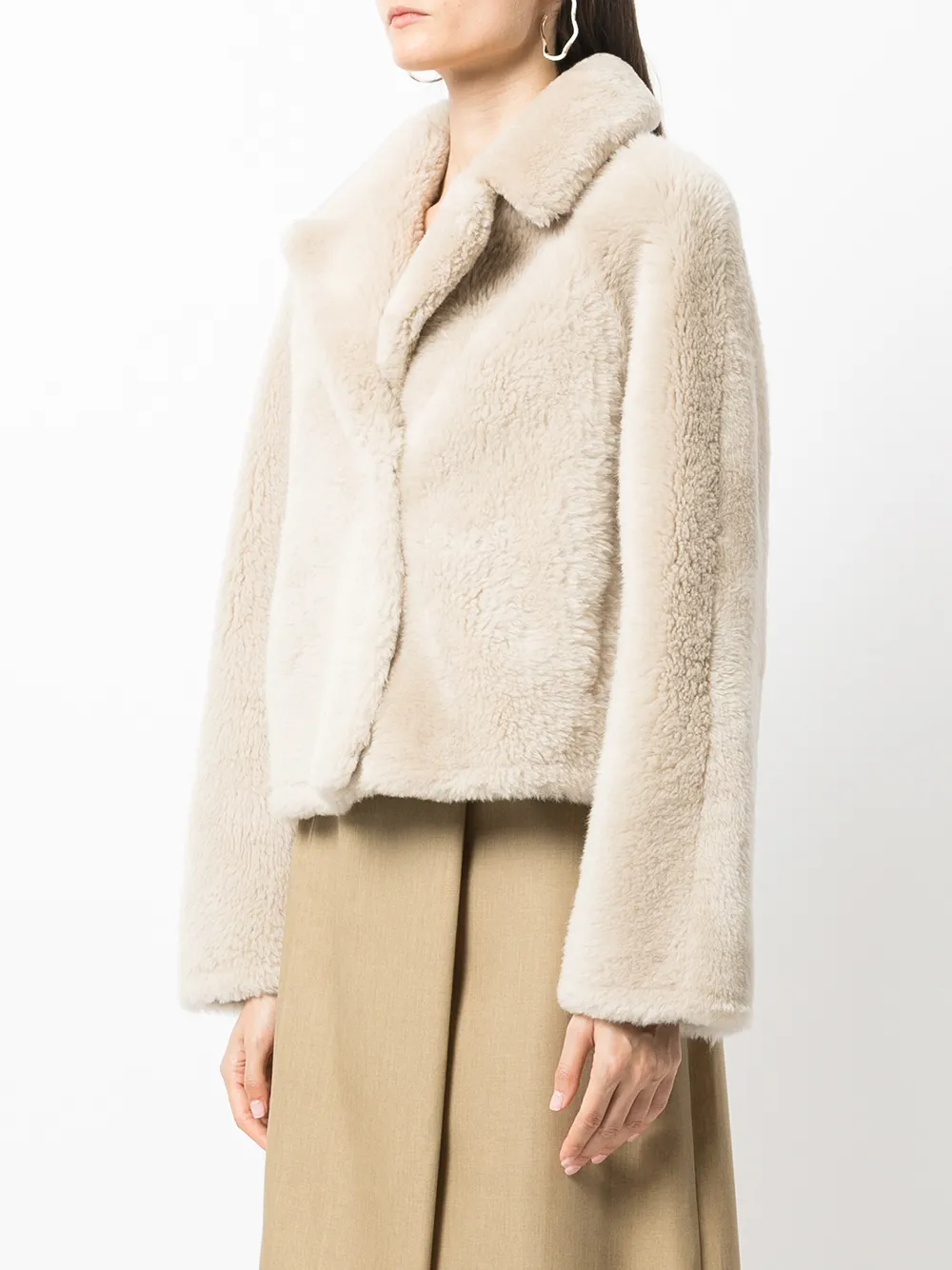 Goen J Notched-collar Cropped Shearling Jacket In Nude