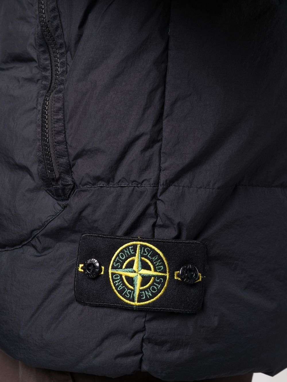 фото Stone island дутый жилет с нашивкой-логотипом