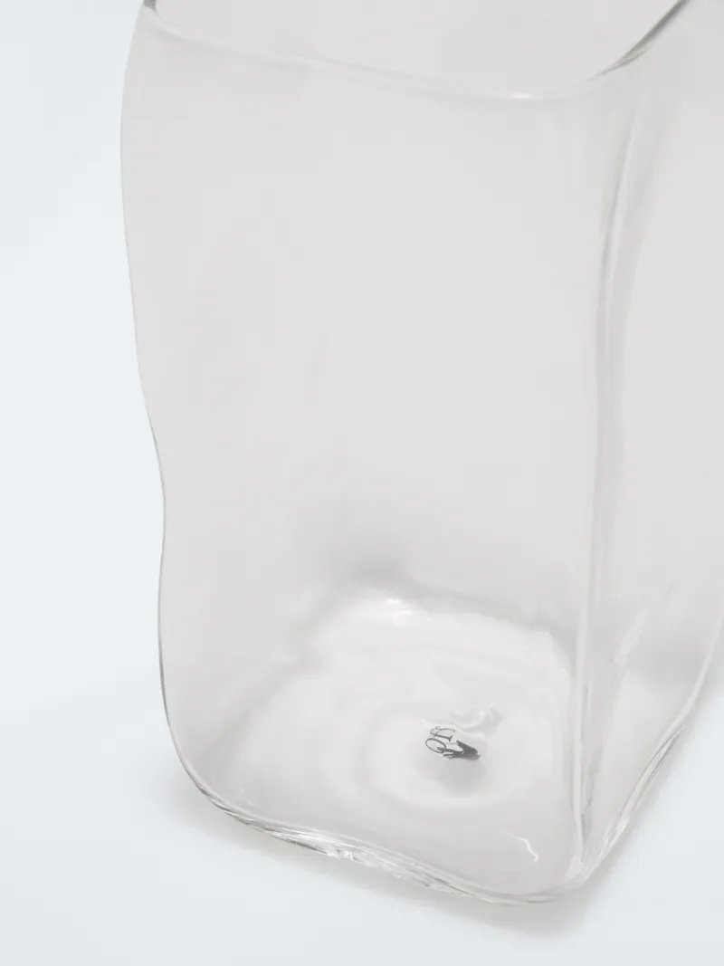 GLASVASE MIT LOGO