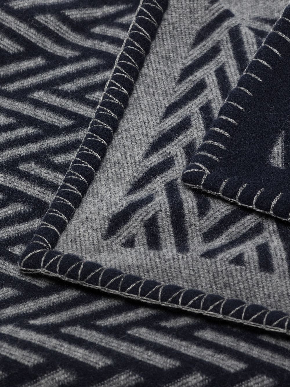 фото Johnstons of elgin herringbone wool-cashmere blanket