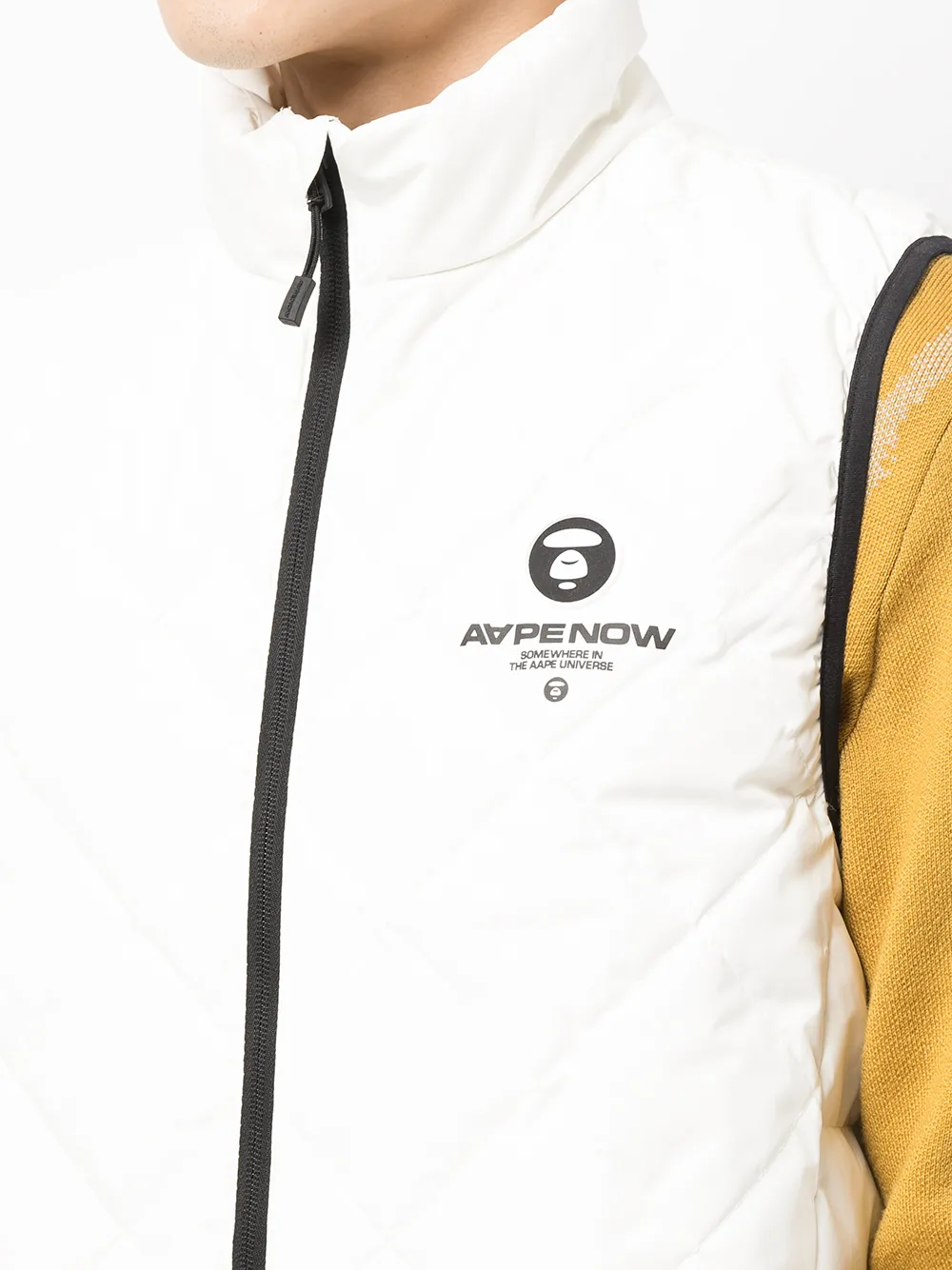 фото Aape by *a bathing ape® дутый жилет на молнии