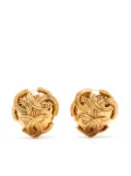 CHANEL Pre-Owned 1994 Triple CC clip-on earrings - Gold