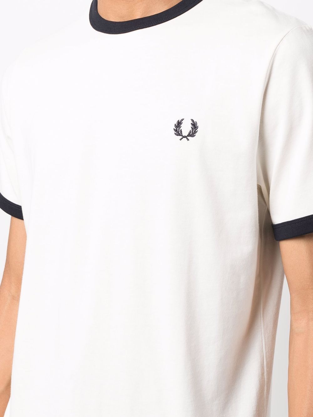 фото Fred perry футболка с вышитым логотипом