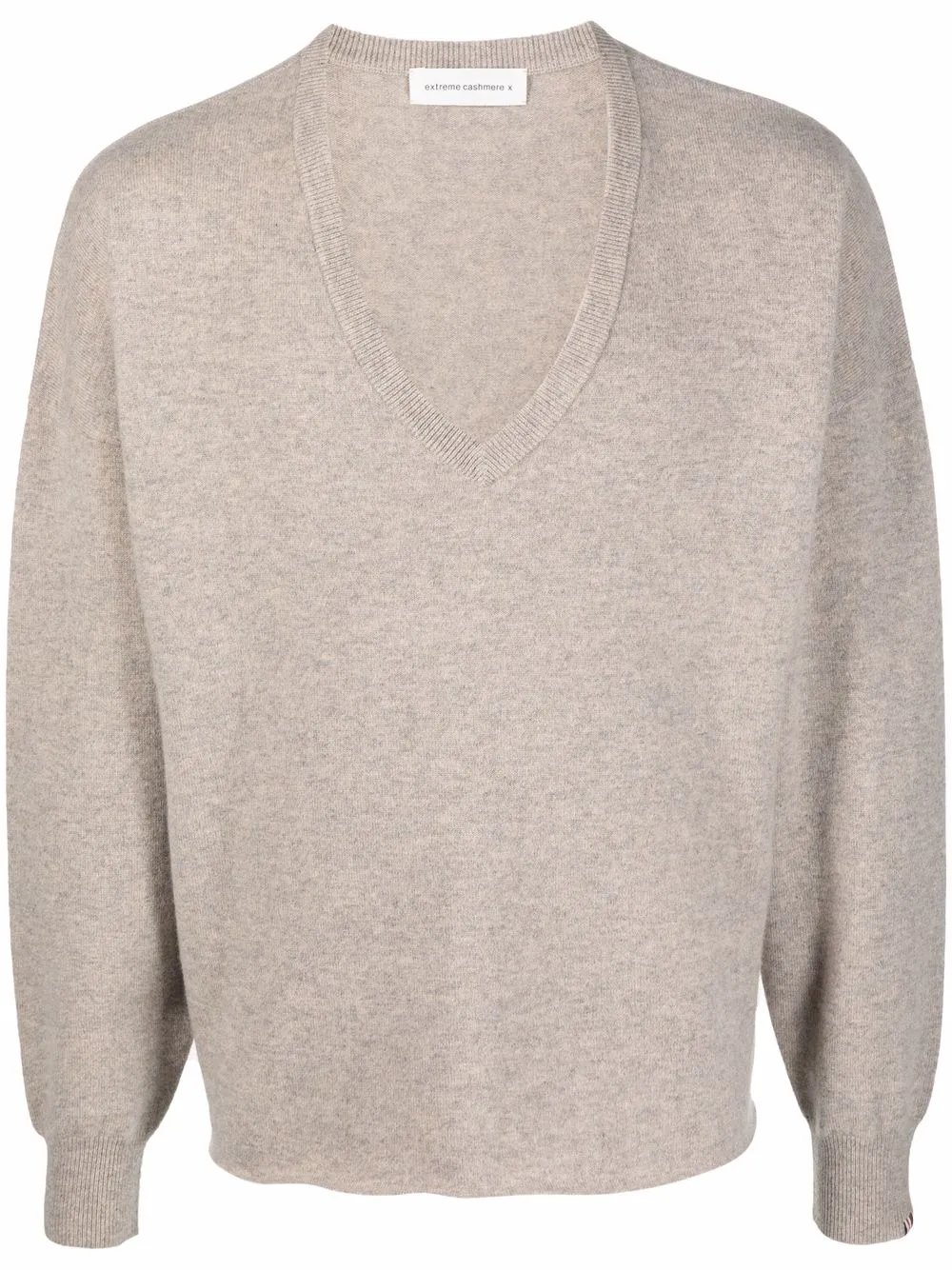 extreme cashmere джемпер с V-образным вырезом и нашивкой-логотипом