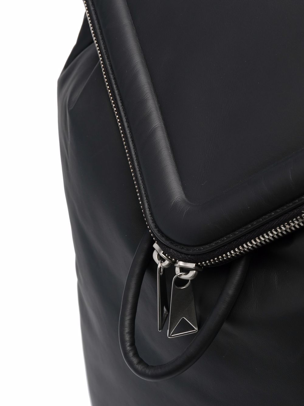 фото Bottega veneta zip-detail foldover leather backpack