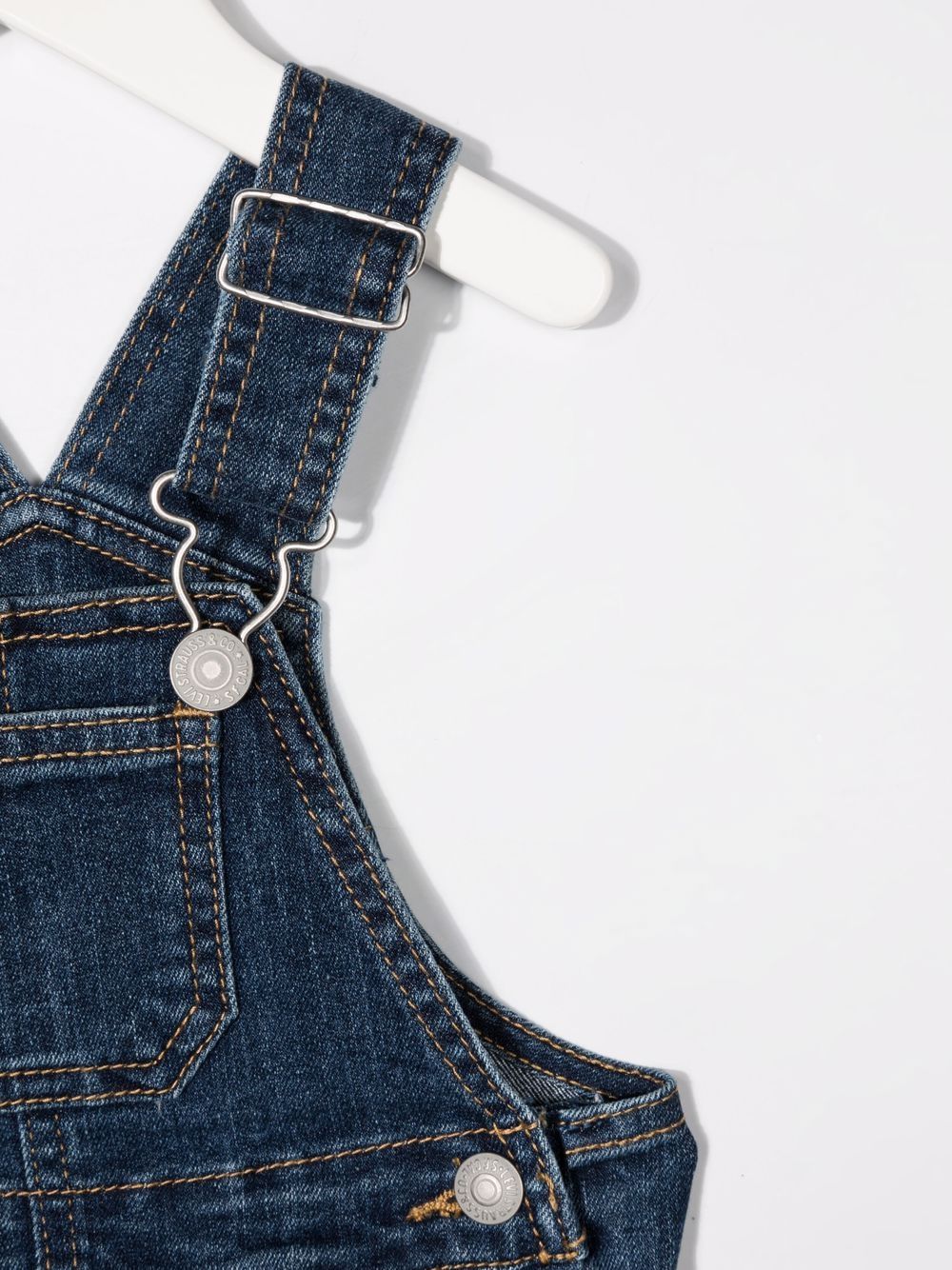 фото Levi's kids logo-patch denim dungarees