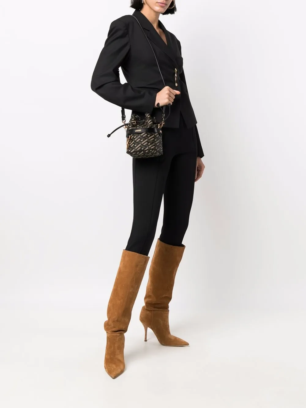 фото Versace сумка-ведро с узором la greca