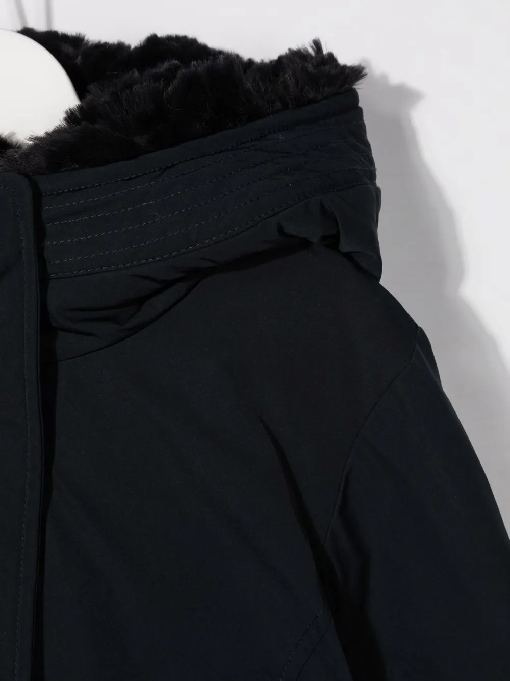фото Woolrich kids пуховик с искусственным мехом на капюшоне