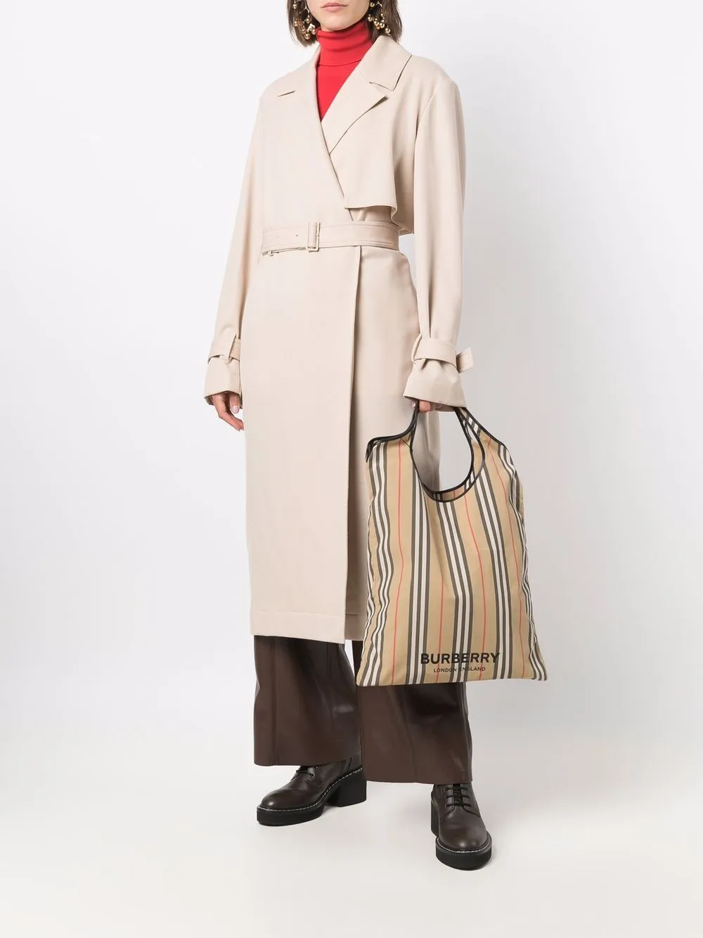 фото Burberry сумка-тоут econyl® в полоску icon stripe