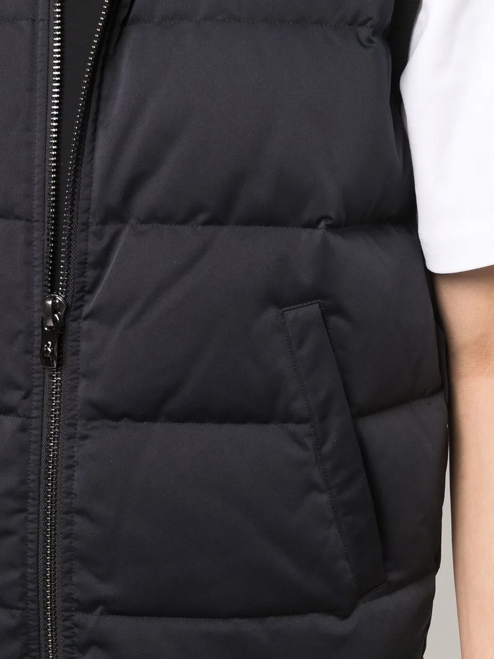 фото Ferrari дутый жилет на молнии