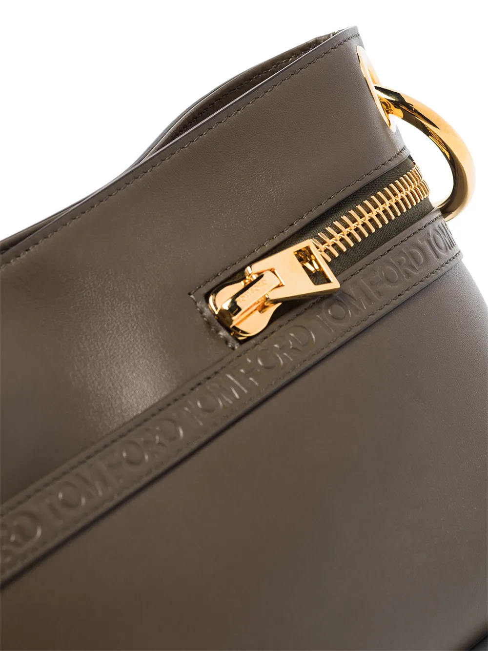 фото Tom ford сумка на плечо с тисненым логотипом