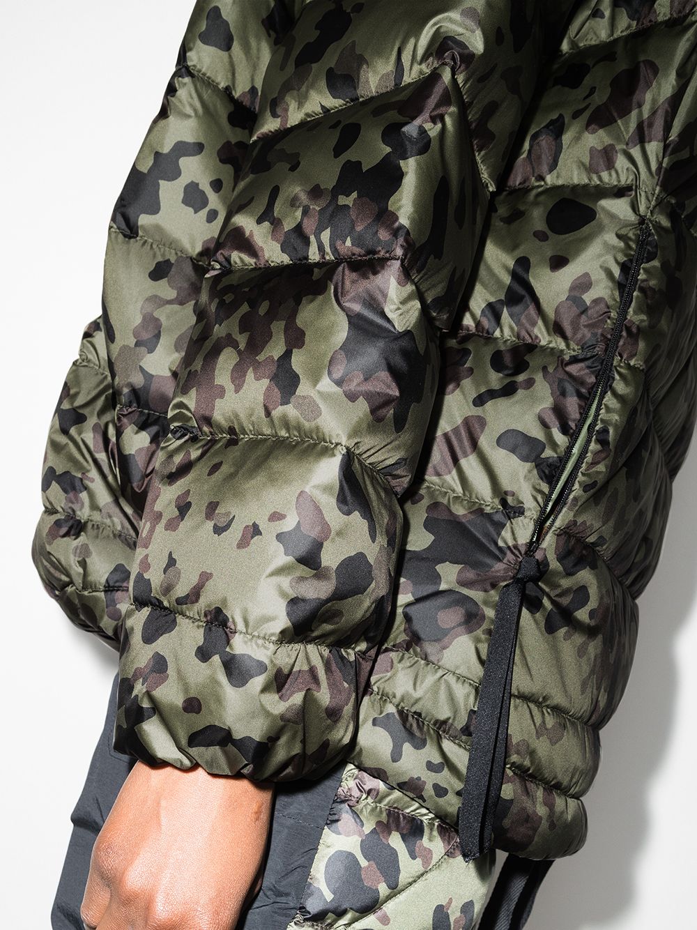 Pull and bear on sale camo puffer jacket