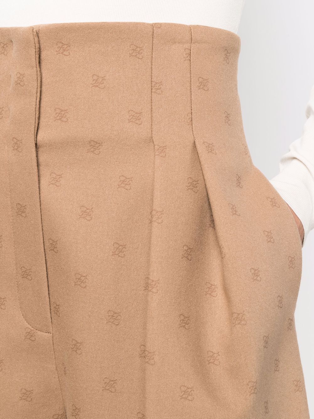 фото Fendi шорты со складками и монограммой